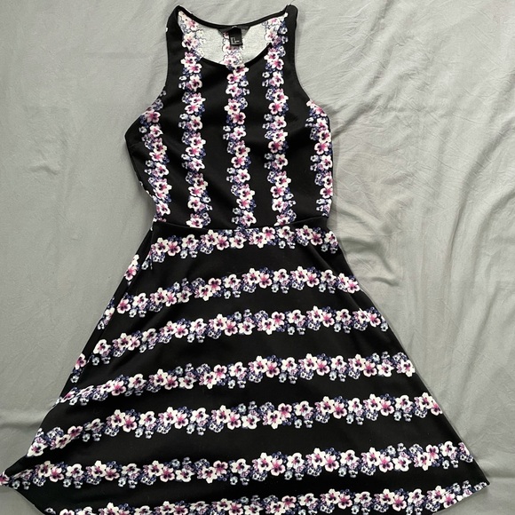 H&M dress - Picture 1 of 3